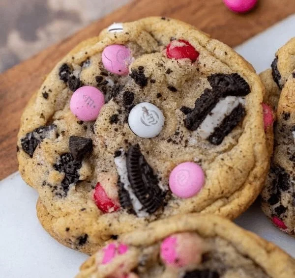 Freshly baked Oreo M&M Cookies with chocolate pieces and colorful candies.