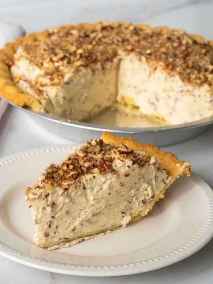 Delicious pecan cream pie with a creamy filling and crunchy pecans on top